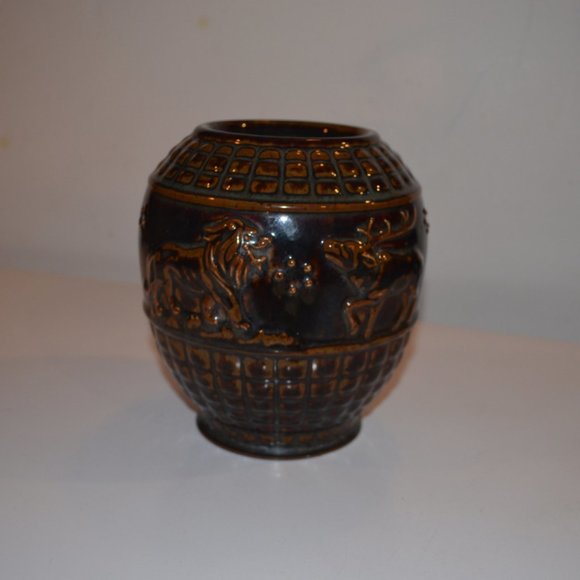 Clay Pot Ceramic Texture Patterned Lions and Elks Brown Height approx. 6.5' - Picture 5 of 8
